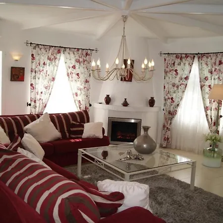 Holiday home Meerblick-villa, Grosser Pool, Palmengarten, Nur 850m Zu Und Bis 12 Personen Fuengirola