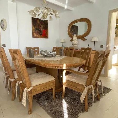 Holiday home Meerblick-villa, Grosser Pool, Palmengarten, Nur 850m Zu Und Bis 12 Personen Fuengirola
